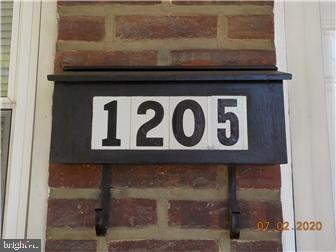 1205 Beech Street Wilmington, DE 19805 - Photo 2 of 13 a close view of wall