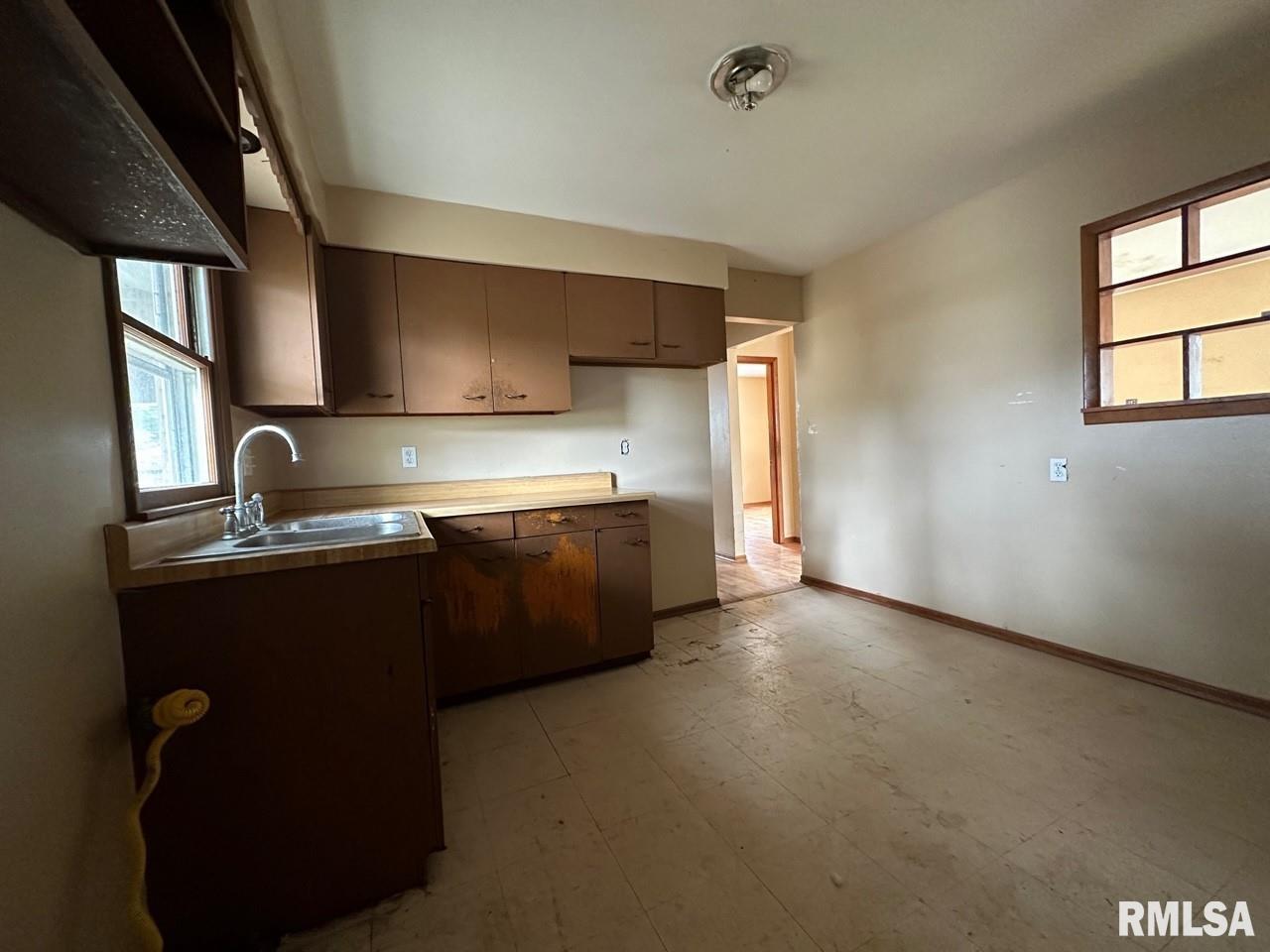 1718 Cherry Street Quincy, IL 62301 - Photo 7 of 29