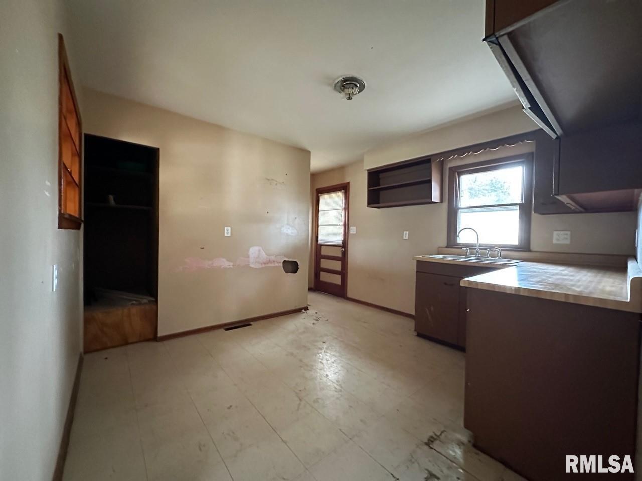 1718 Cherry Street Quincy, IL 62301 - Photo 8 of 29