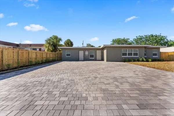 $2,600 | 829 Bayberry Drive, Unit B, Lake Park, FL 33403