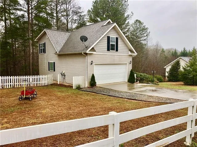 a view of a house with street