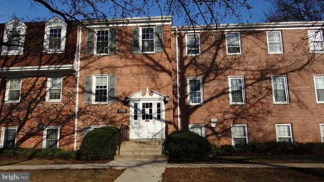 $2,000 | 778 Quince Orchard Boulevard, Unit 102, Gaithersburg, MD 20878