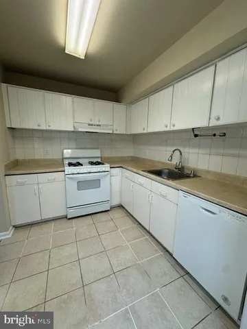 $2,000 | 778 Quince Orchard Boulevard, Unit 102, Gaithersburg, MD 20878