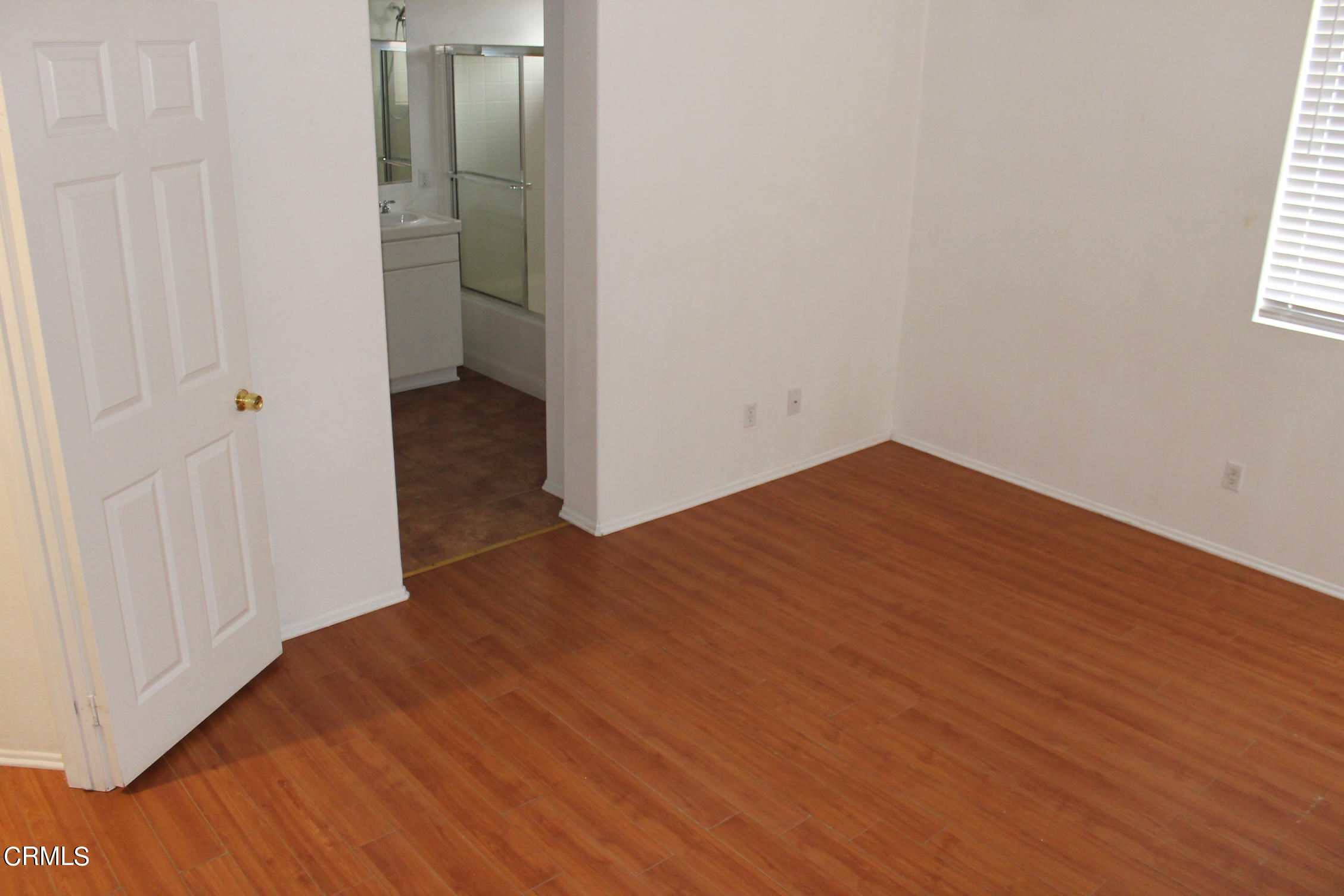 250 Irwin Way Oxnard, CA 93033 - Photo 14 of 22 Master Bedroom