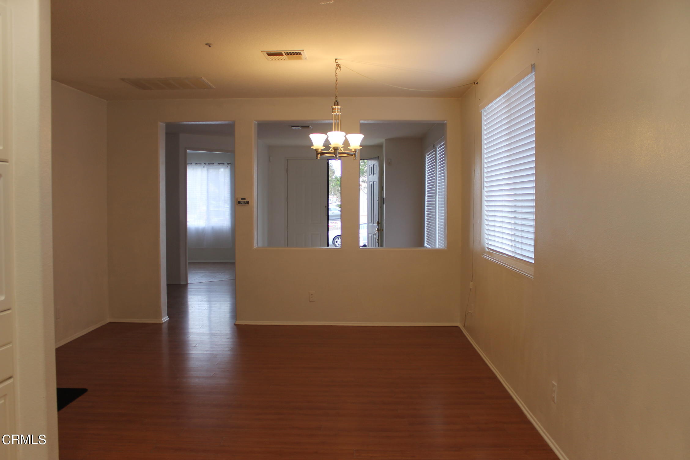 250 Irwin Way Oxnard, CA 93033 - Photo 10 of 22 Dinning