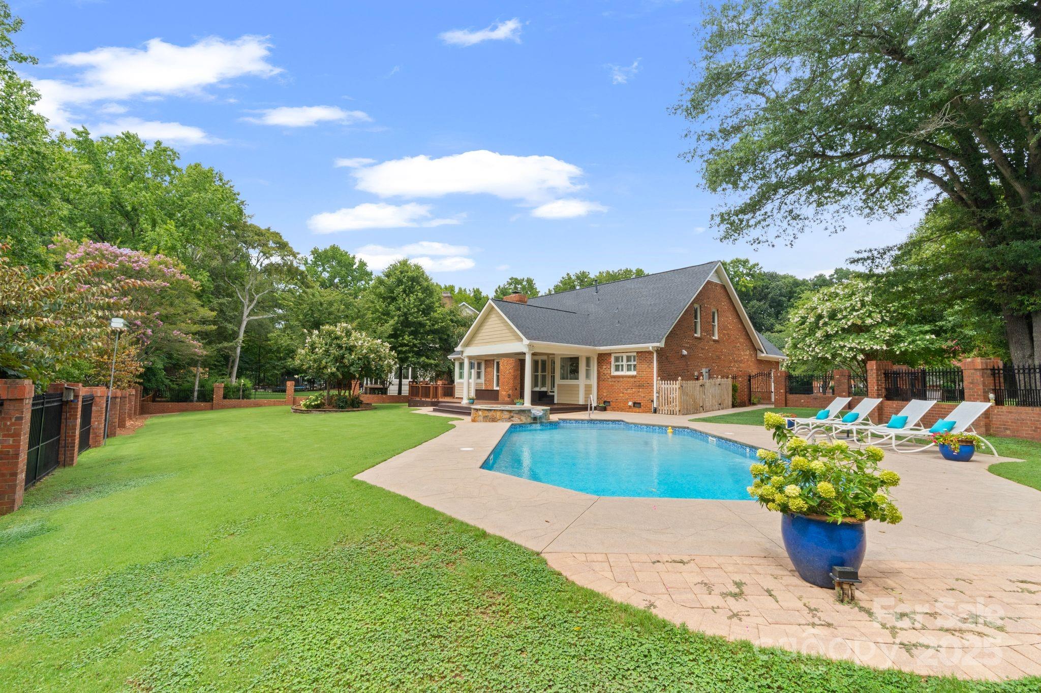 6331 Dovefield Road Charlotte, NC 28277 - Photo 29 of 36 Gallery Image 29