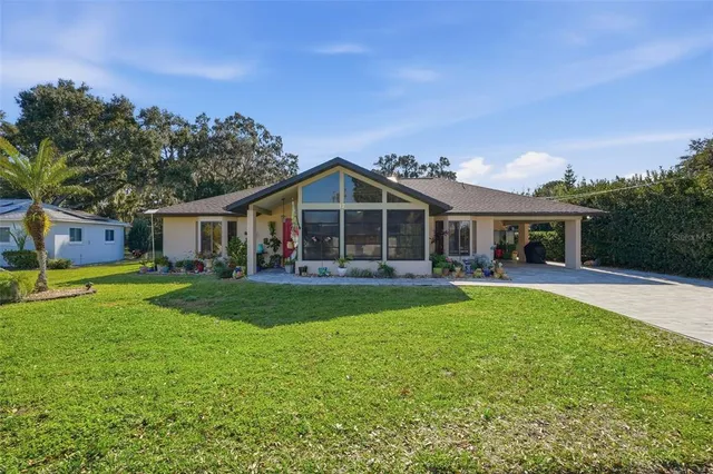 $349,500 | 17 Live Oak Avenue, Yalaha, FL 34797