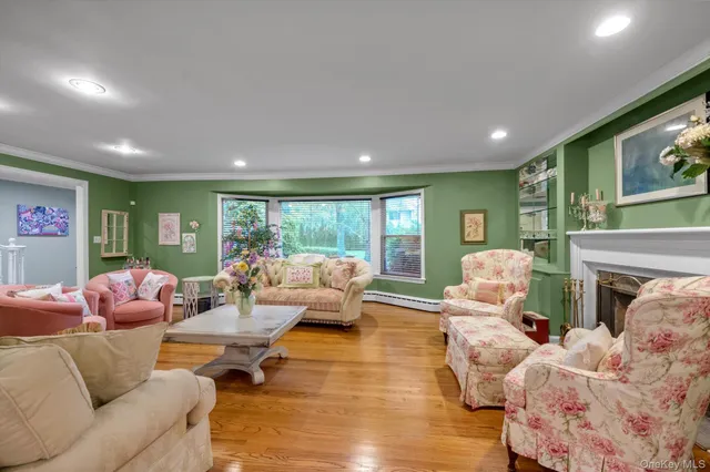 $1,779,000 | 1339 Boxwood Drive East, Hewlett, NY 11557