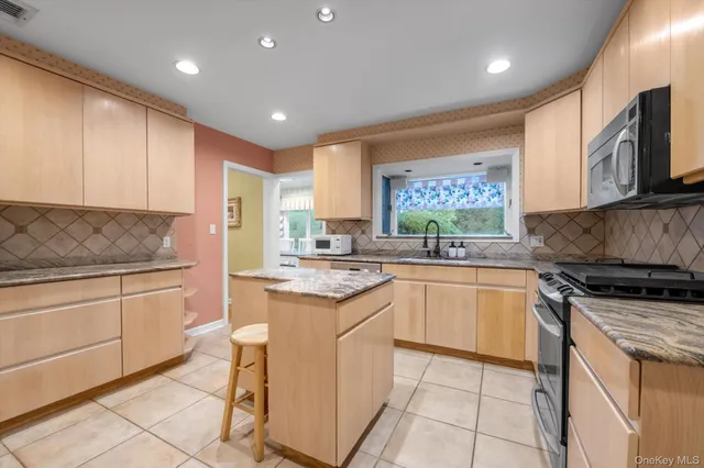 $1,779,000 | 1339 Boxwood Drive East, Hewlett, NY 11557