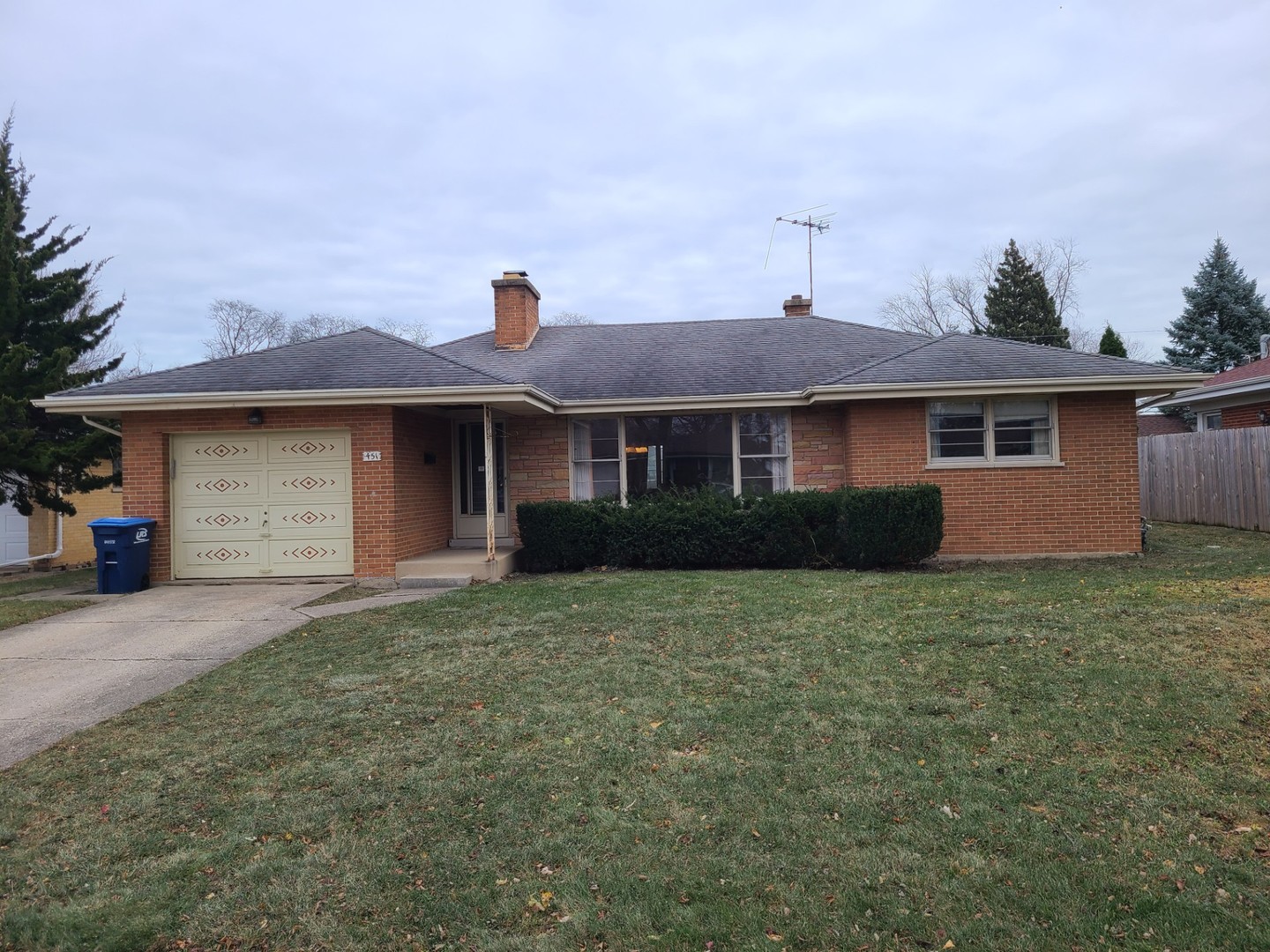 451 Cambridge Road Des Plaines, IL 60016 - Photo 1 of 11 Gallery Image 1