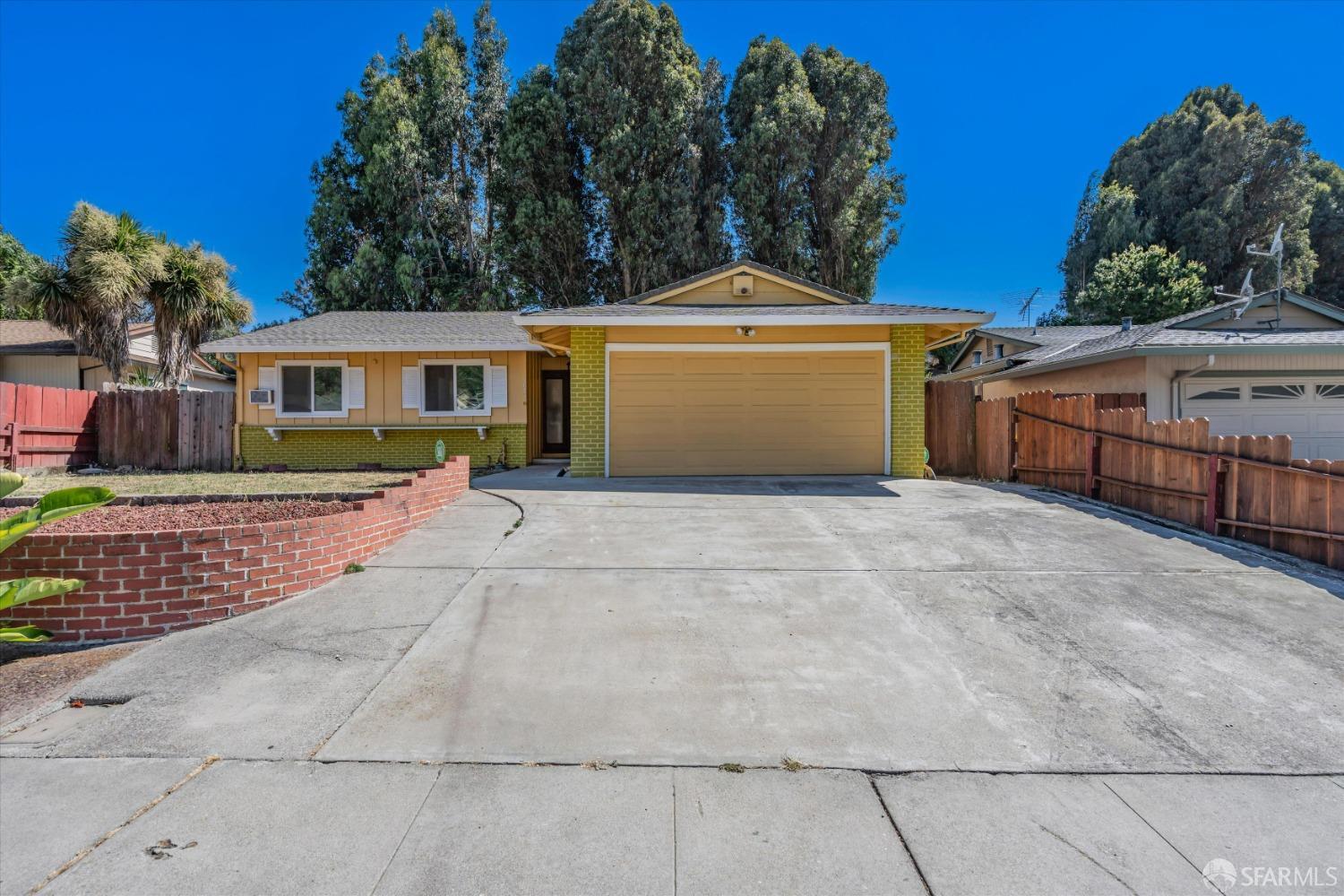 671 Marlesta Road Pinole, CA 94564 - Photo 4 of 33