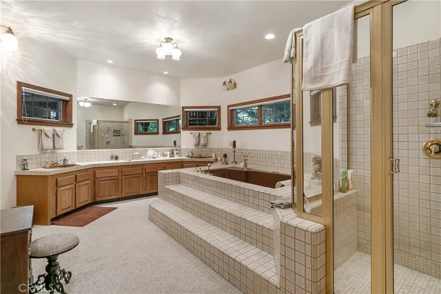 $1,395,000 | 27421 Cedarwood Drive, Lake Arrowhead, CA 92352