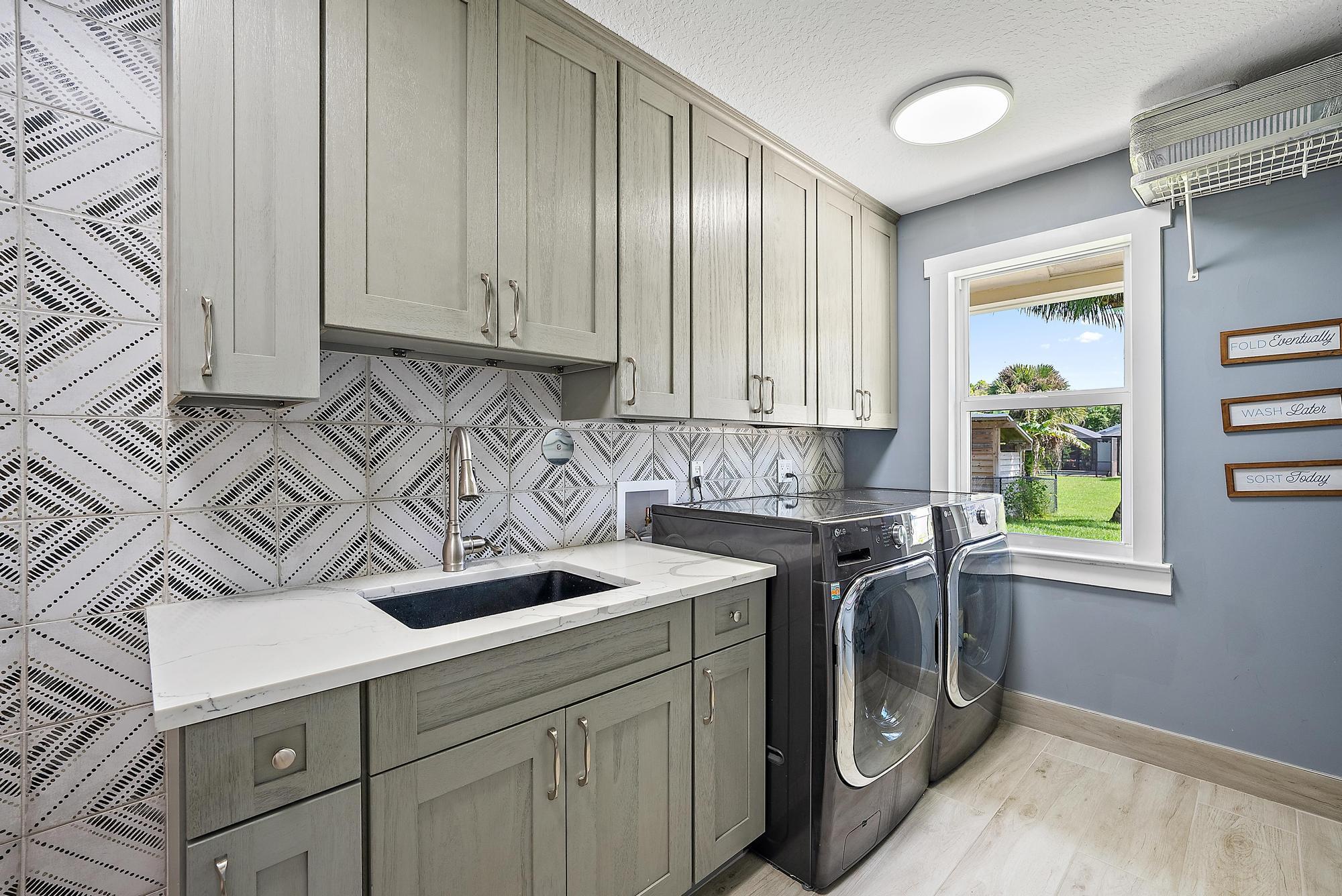 15847 86th Road North Loxahatchee, FL 33470 - Photo 23 of 45 Laundry