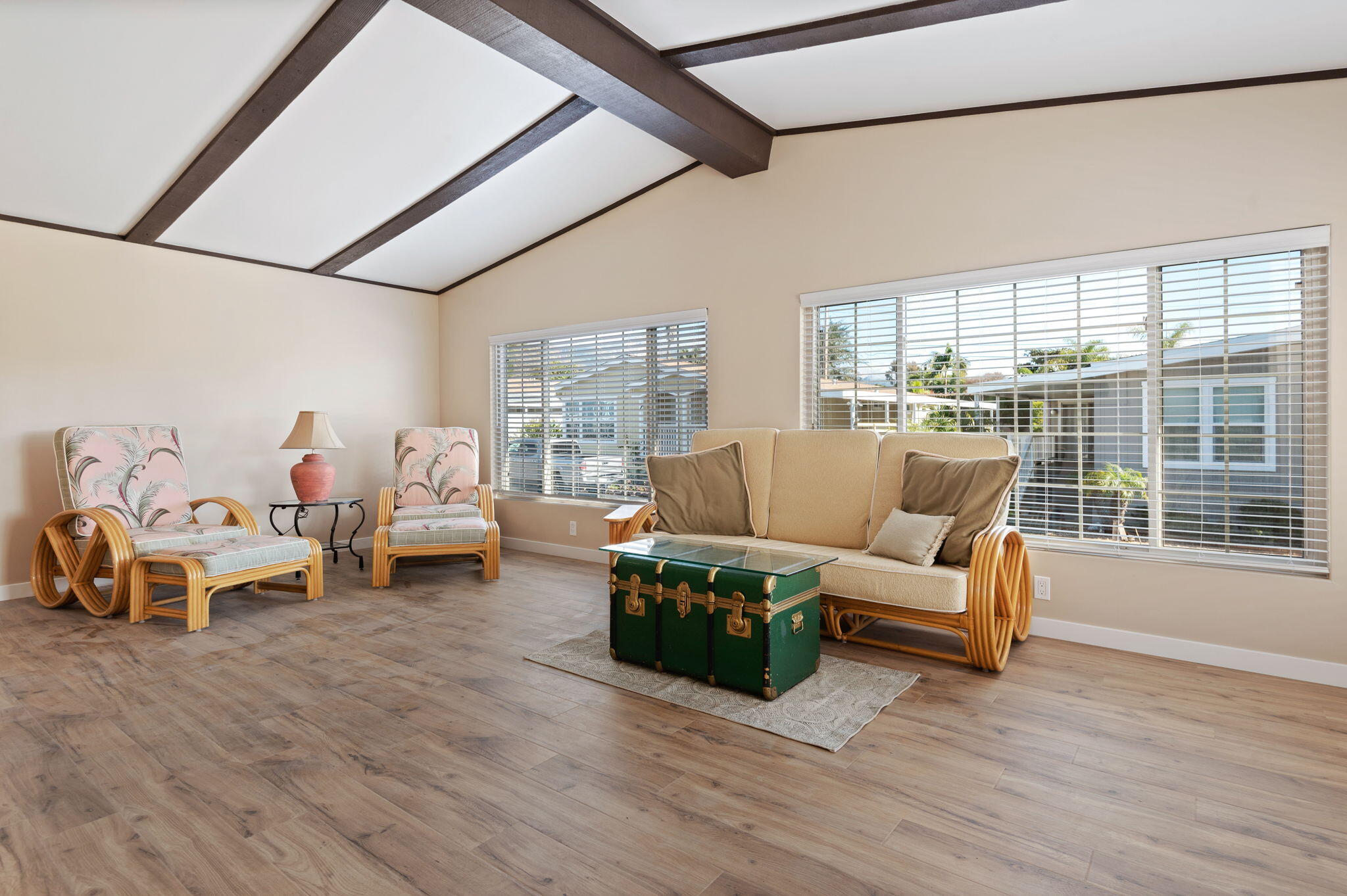 4-web-or-mls-04 - Living Room