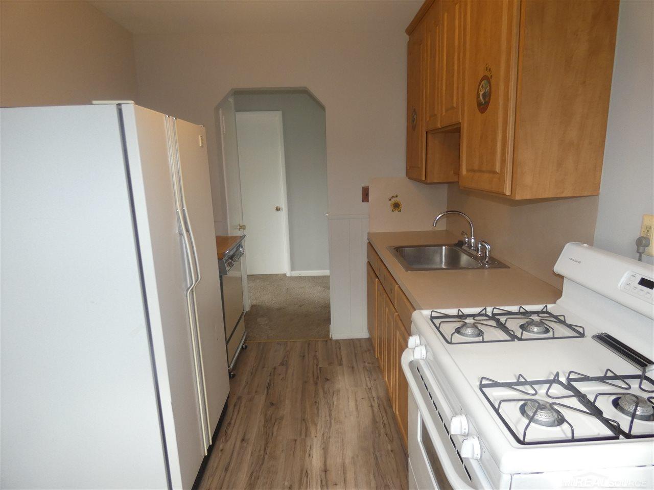 18049 Stephens Road Eastpointe, MI 48021 - Photo 6 of 12 50010476-5.JPG