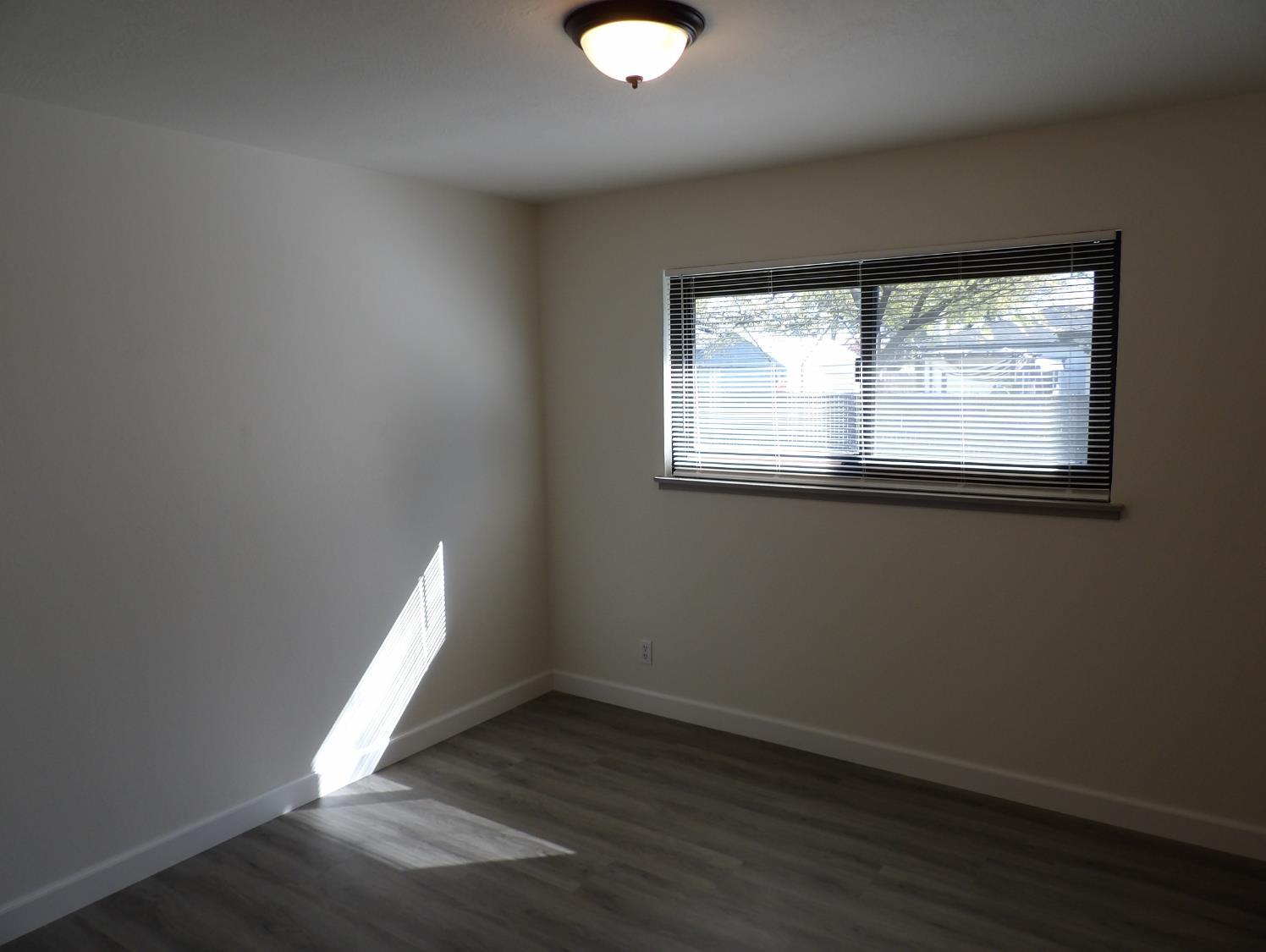 4324 East Richert Avenue Fresno, CA 93726 - Photo 11 of 26