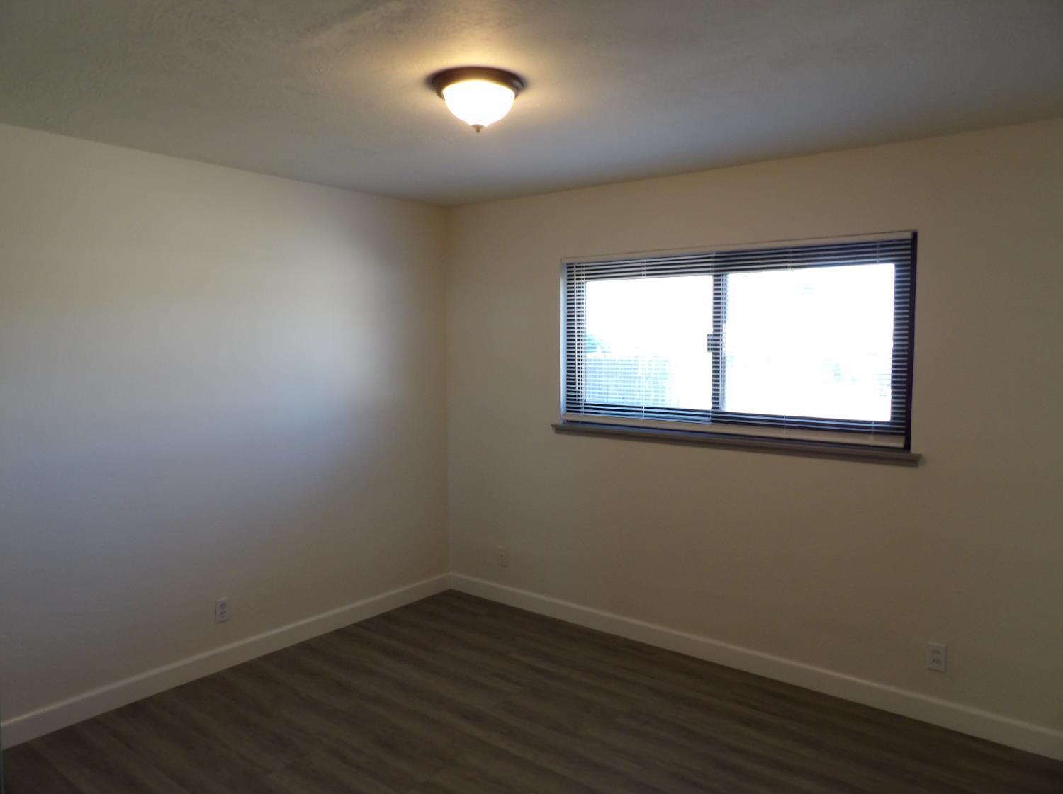 4324 East Richert Avenue Fresno, CA 93726 - Photo 12 of 26