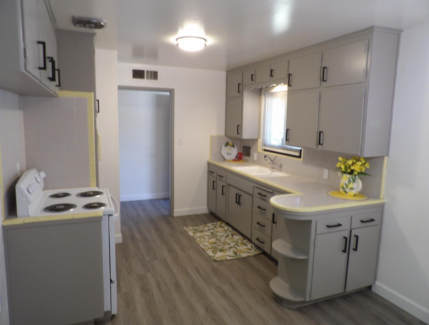 4324 East Richert Avenue Fresno, CA 93726 - Photo 6 of 26