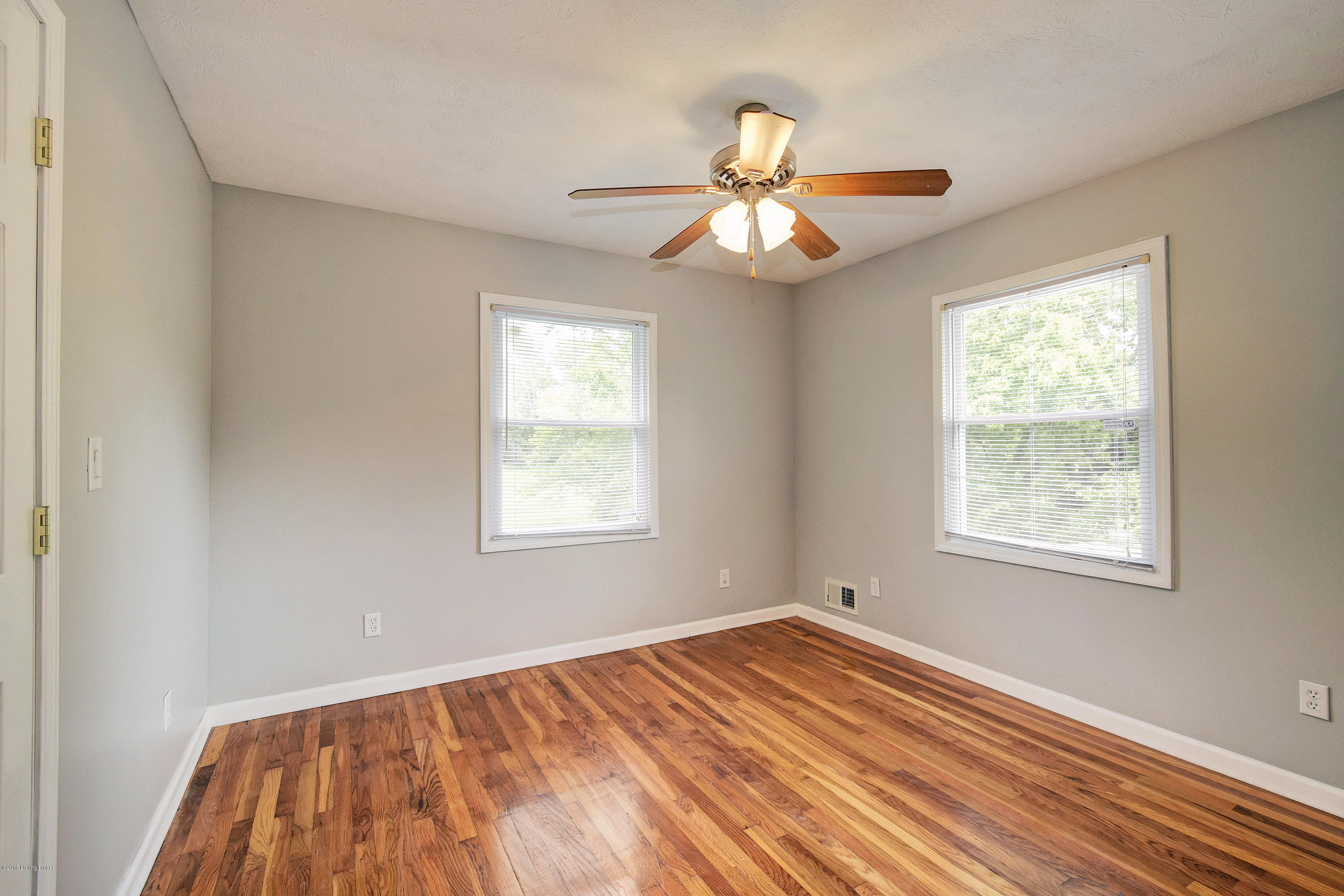 4801 Routt Road Louisville, KY 40299 - Photo 29 of 80 1st Floor Bedroom 3