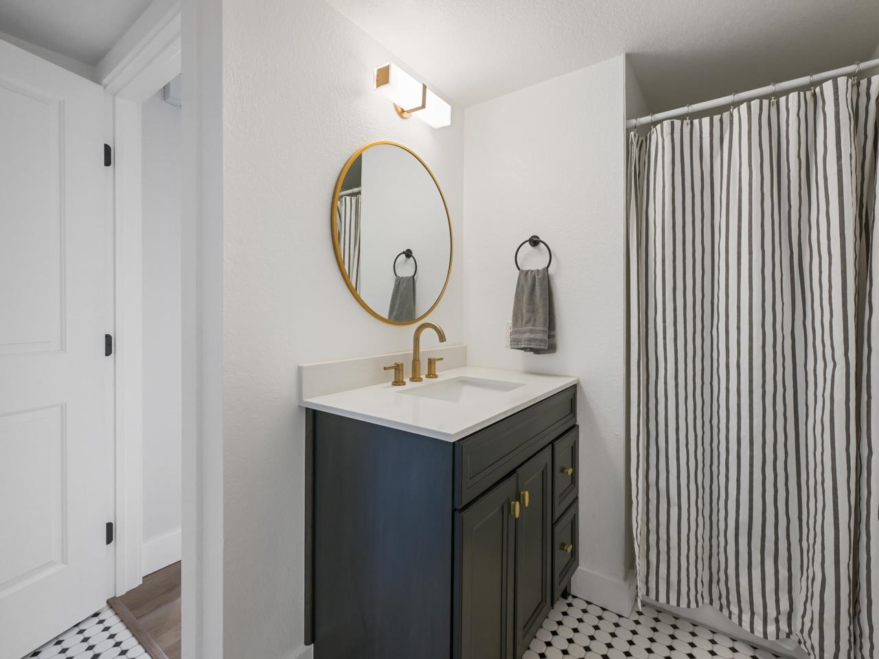 383 Explorer Court, Unit B Grand Junction, CO 81507 - Photo 31 of 40 a bathroom with a sink and a mirror
