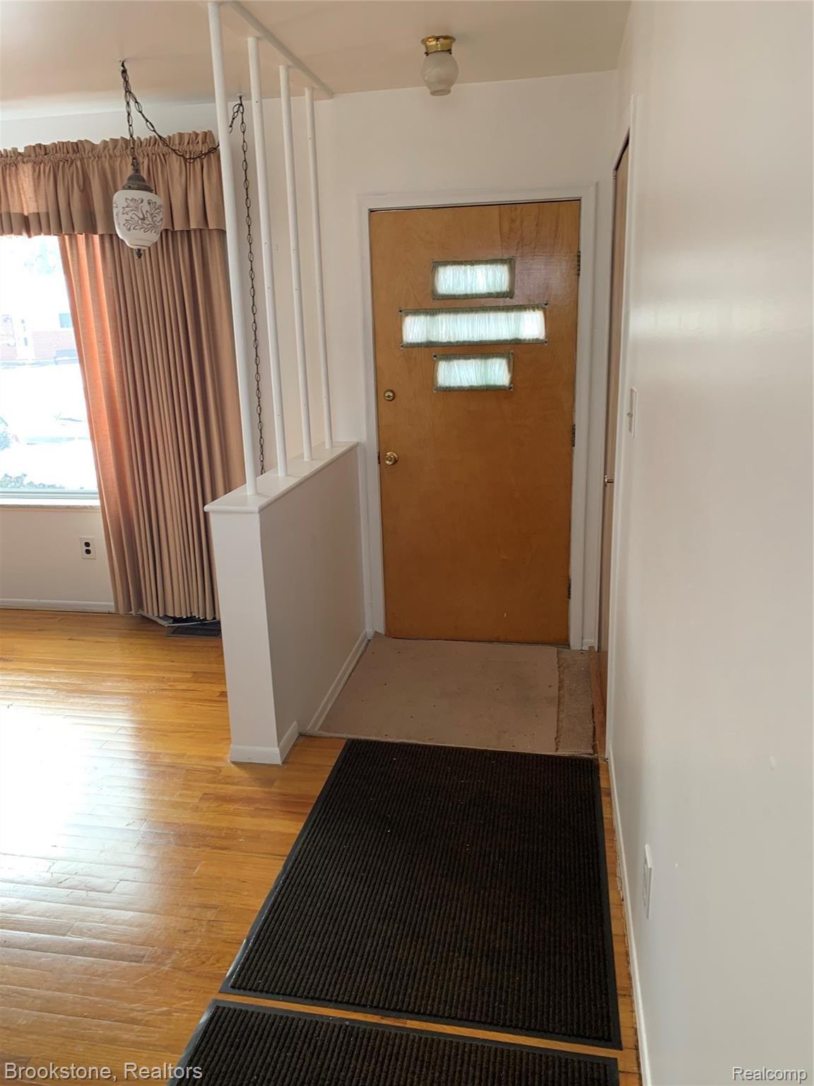 30 Inches Street Mount Clemens, MI 48043 - Photo 2 of 7 IMG_1295.jpg