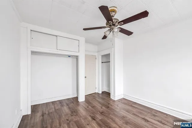 a view of room with a ceiling fan