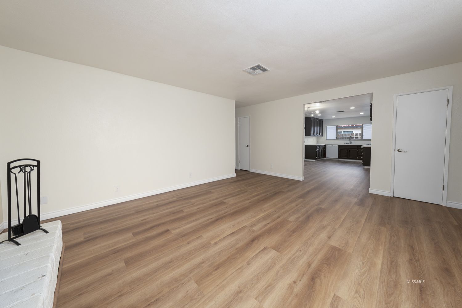 428 South Lincoln Street Ridgecrest, CA 93555 - Photo 5 of 29