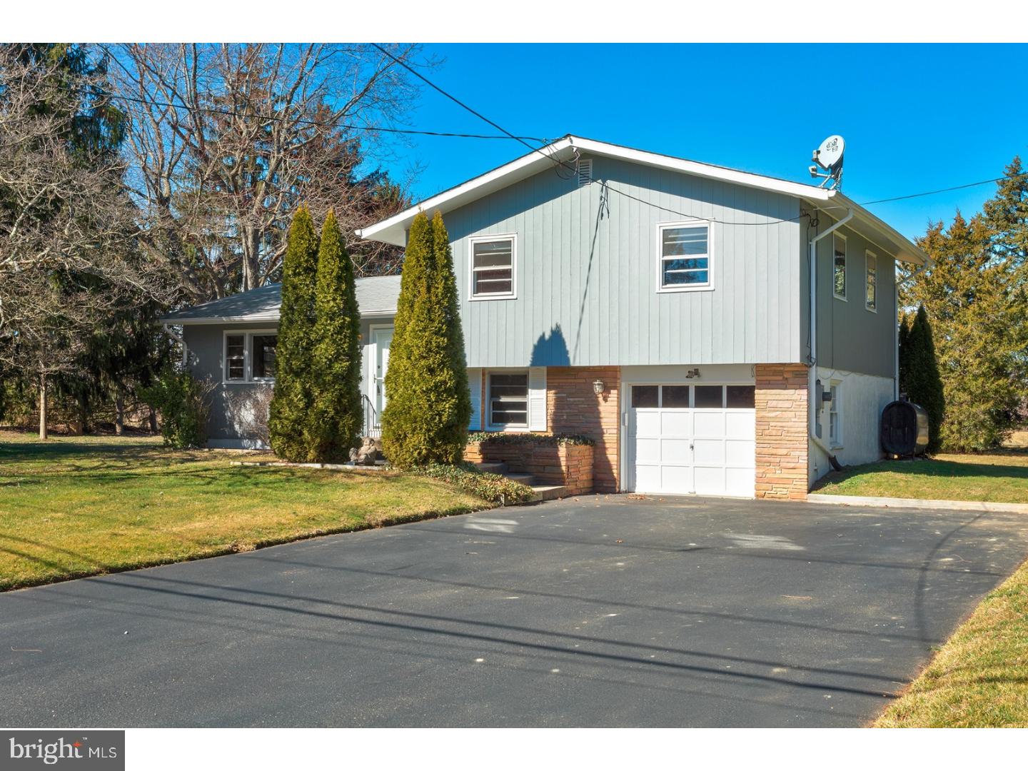 1408 Old York Road Robbinsville, NJ 08691 - Photo 2 of 25