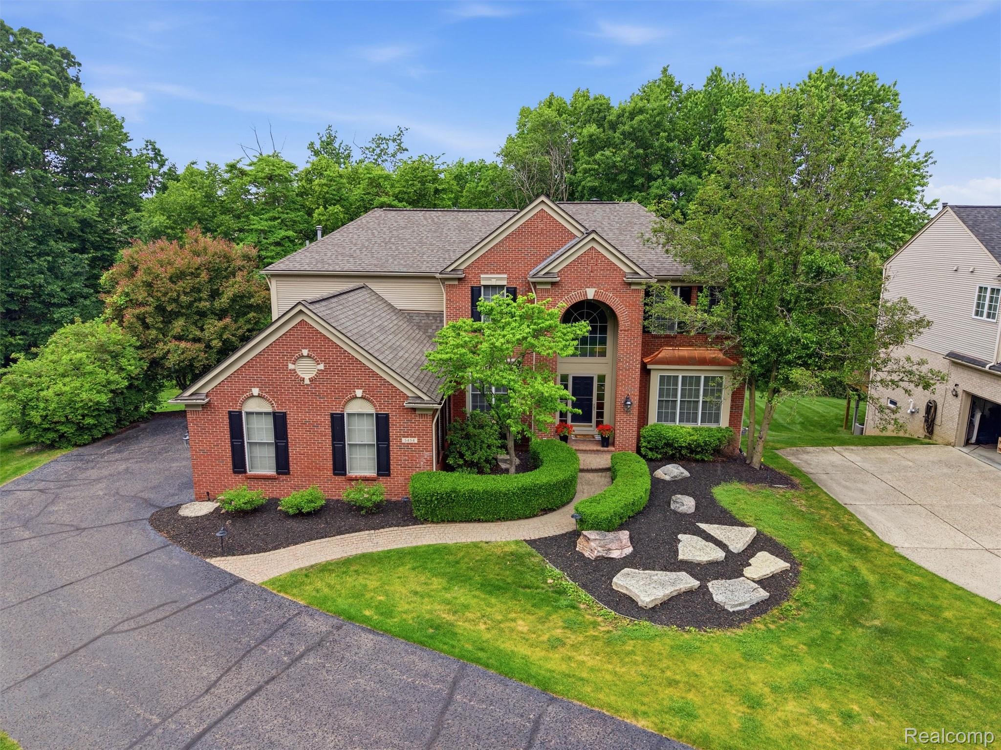 5454 Creekmonte Drive Rochester, MI 48306 - Photo 3 of 69 10-DJI_20260610173255_0948_D.jpg