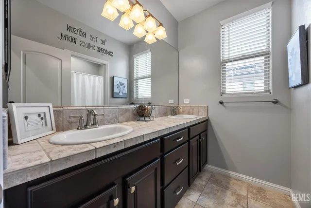 $649,000 | Undisclosed Address, Bakersfield, CA 93311