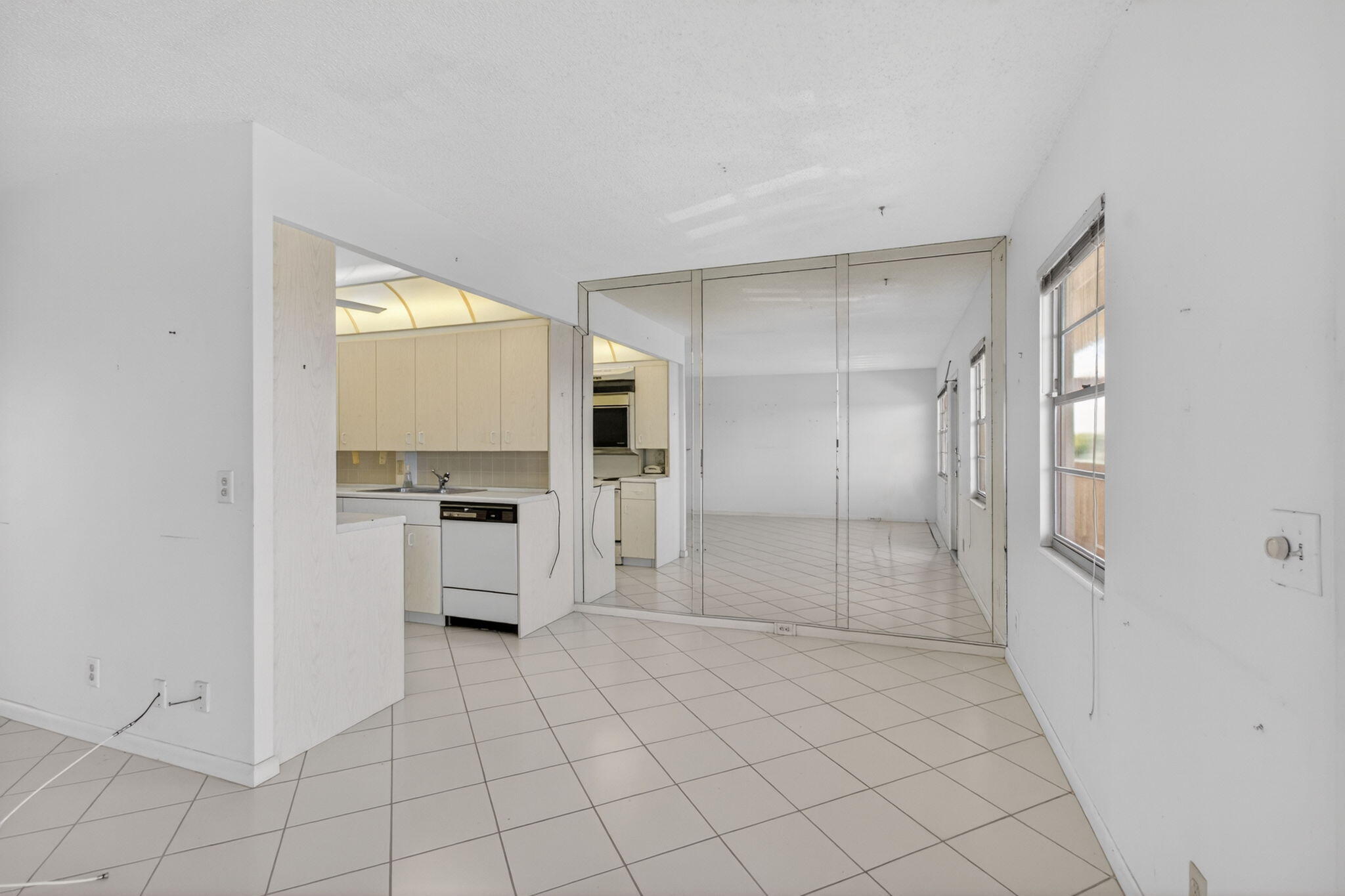 4059 Guildford East Boca Raton, FL 33434 - Photo 7 of 101 18-web-or-mls-DSC_7950