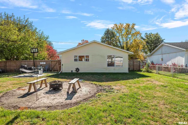 $165,000 | 525 East Mill Street, Rochester, IL 62563