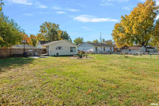 $165,000 | 525 East Mill Street, Rochester, IL 62563