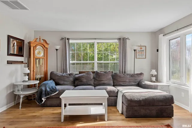 $165,000 | 525 East Mill Street, Rochester, IL 62563