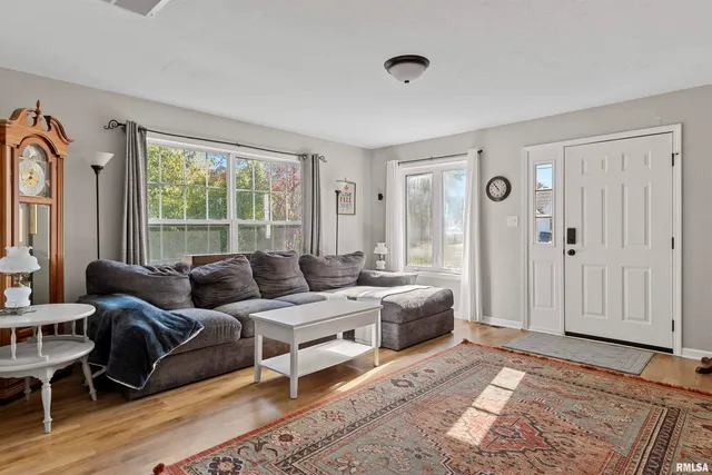 $165,000 | 525 East Mill Street, Rochester, IL 62563