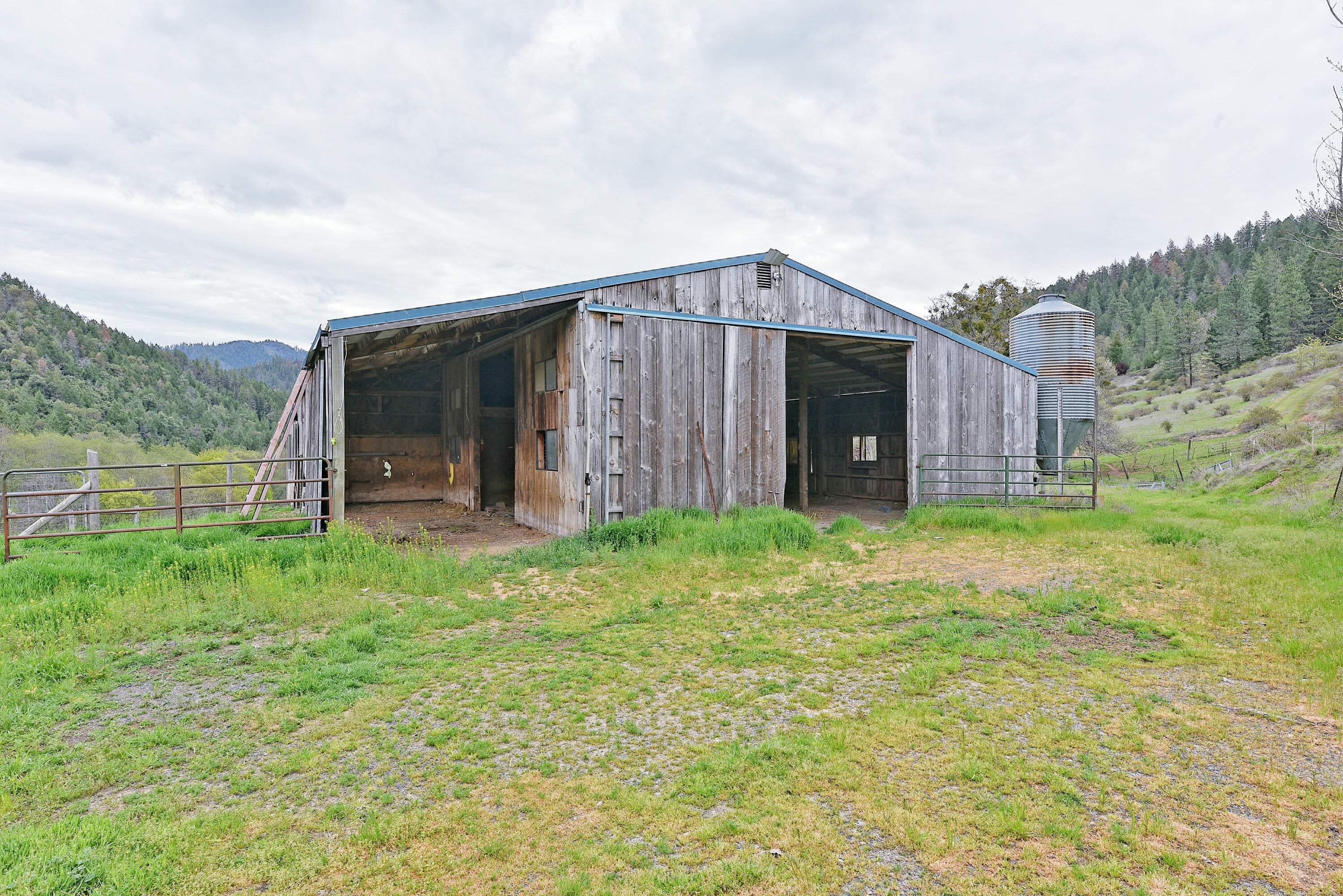 6285 Thompson Creek Road Jacksonville, OR 97530 - Photo 29 of 38 30