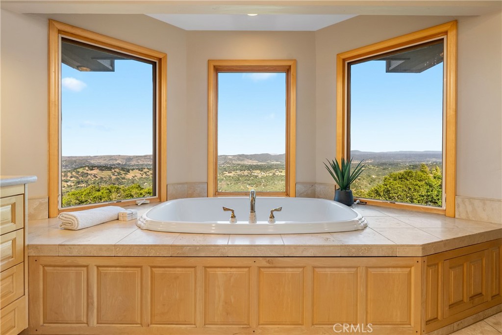 10885 San Marcos Road Atascadero, CA 93422 - Photo 19 of 35 a bathroom with double vanity and windows
