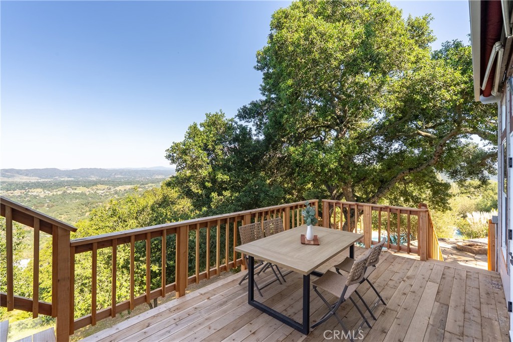 10885 San Marcos Road Atascadero, CA 93422 - Photo 32 of 35 a view of a balcony with wooden floor and seating space