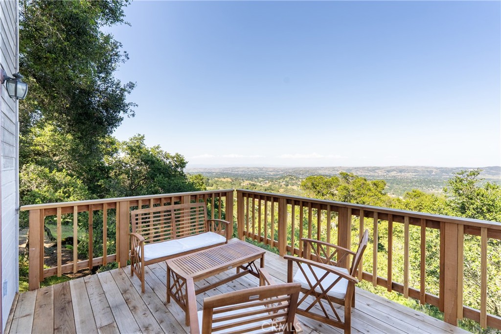 10885 San Marcos Road Atascadero, CA 93422 - Photo 33 of 35 a view of a balcony with wooden floor and fence