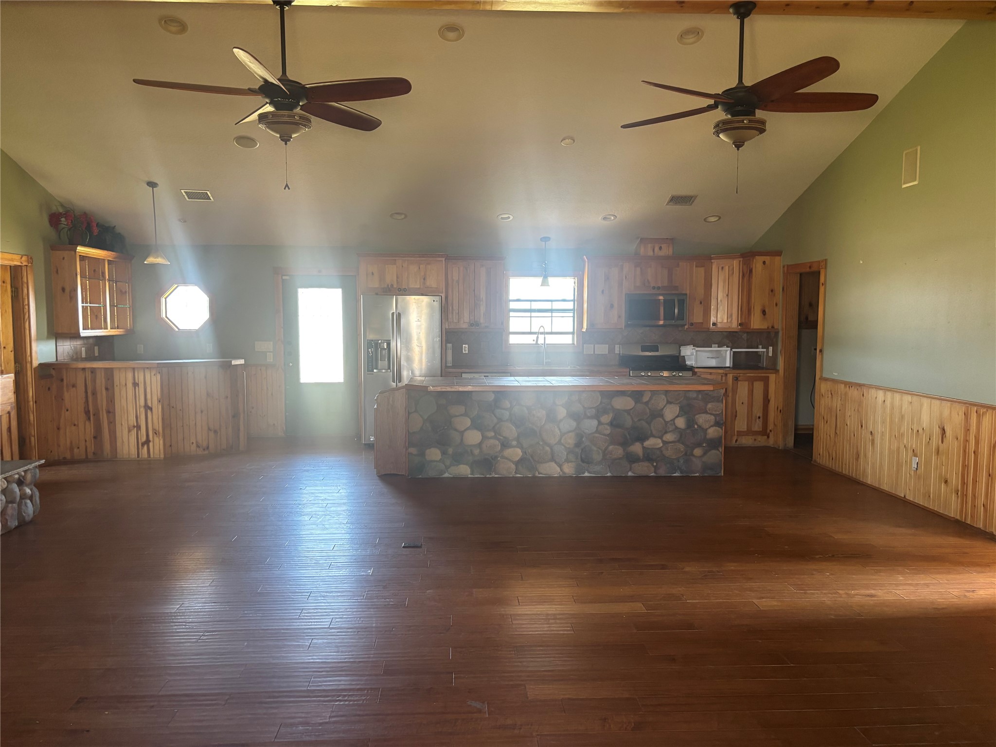 1706 Goodson Loop Pinehurst, TX 77362 - Photo 10 of 30