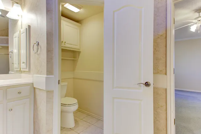 a view of yard with trees