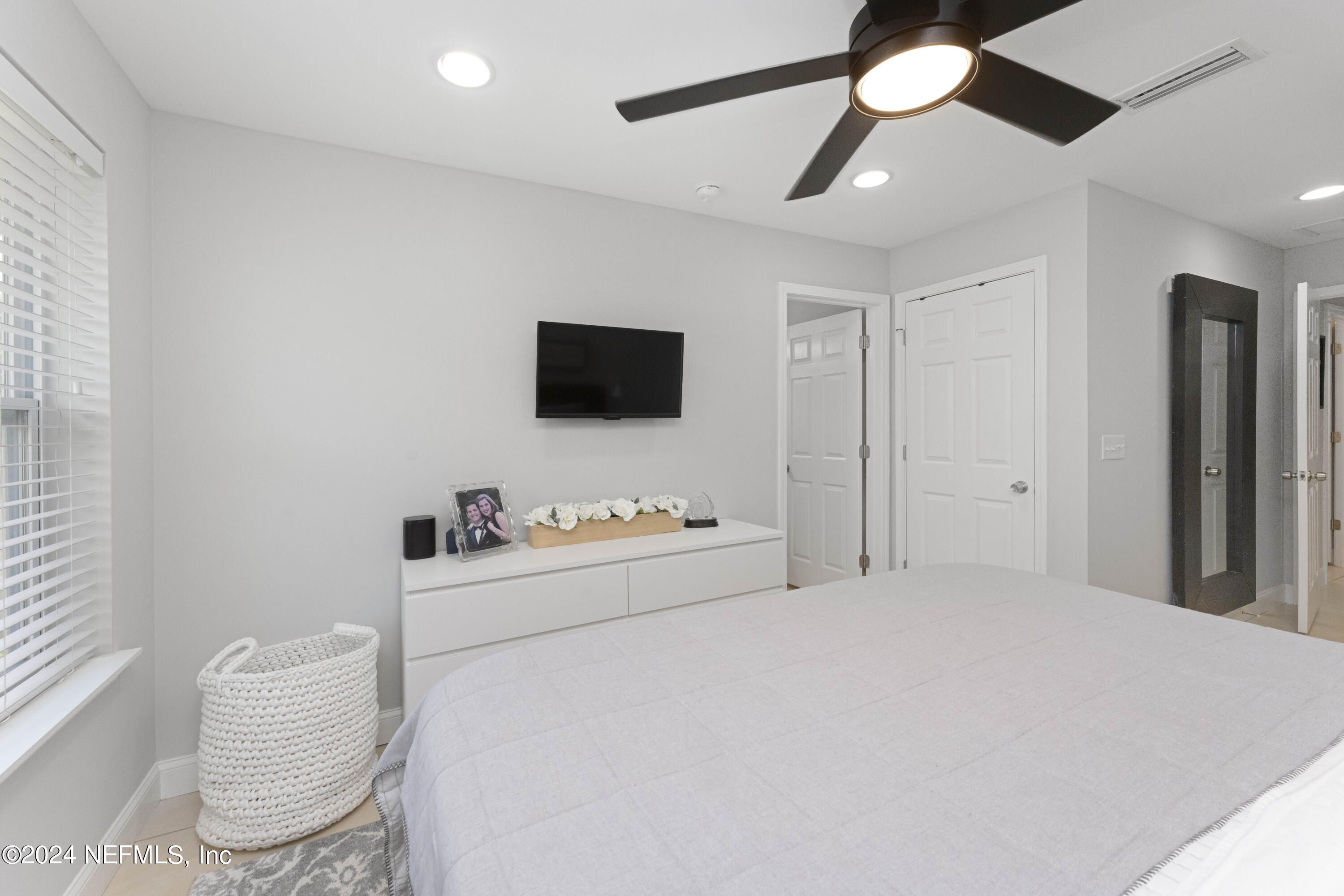 129 Donner Road Atlantic Beach, FL 32233 - Photo 15 of 29 Primary bedroom