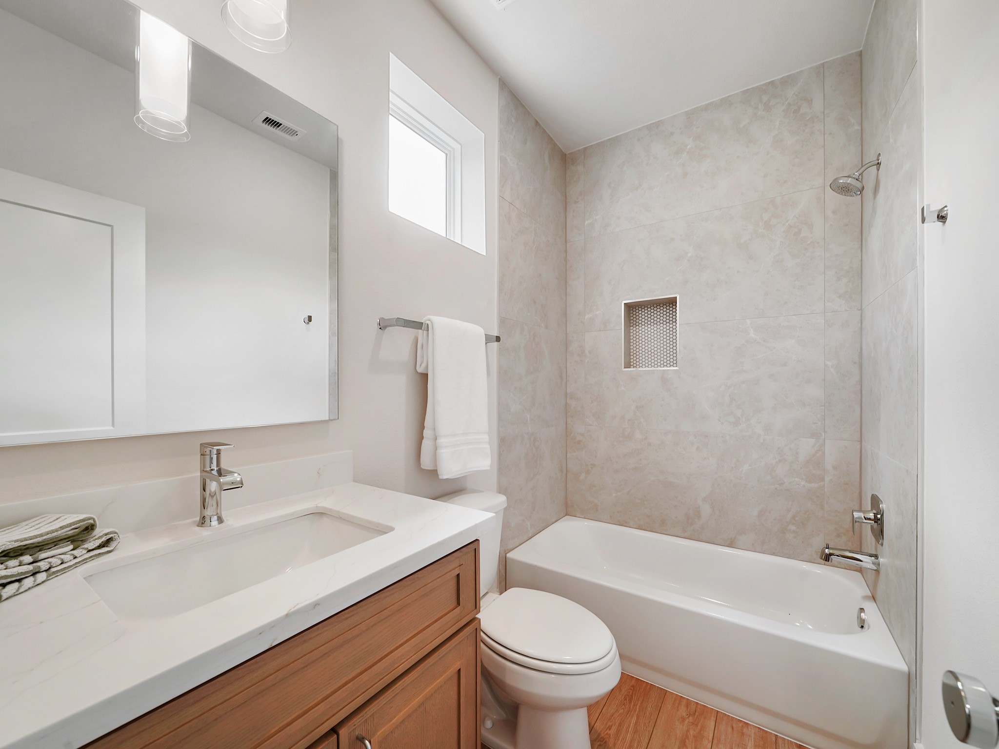 861 Rachel Street, Unit E Houston, TX 77091 - Photo 23 of 29 This elegant third bathroom features a sleek design with a spacious tub, modern fixtures, and a bright ambiance, perfect for enhancing your home's comfort and style.