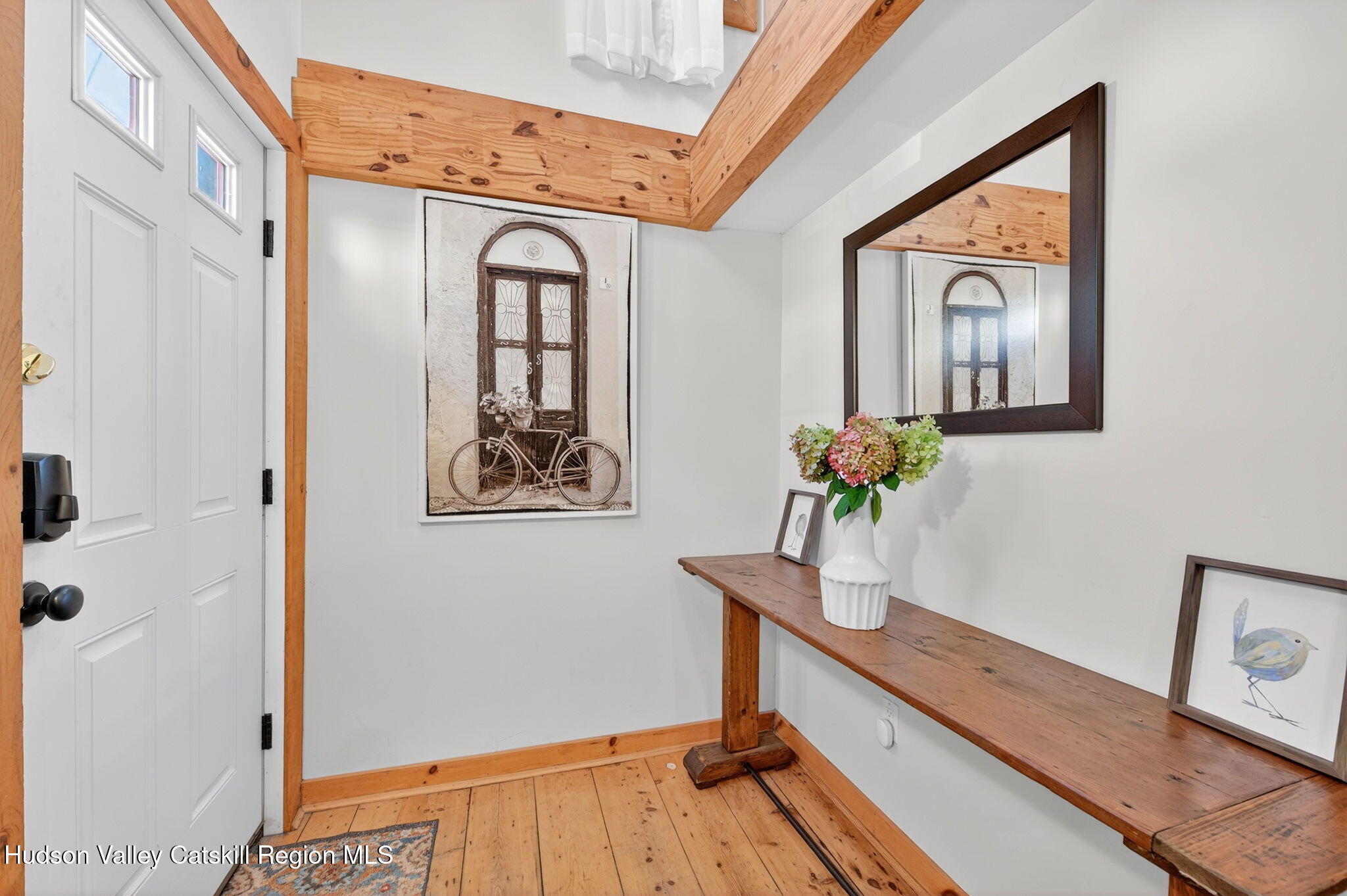 10 Jane Street Saugerties, NY 12477 - Photo 2 of 27 10-jane-st-living-room-4