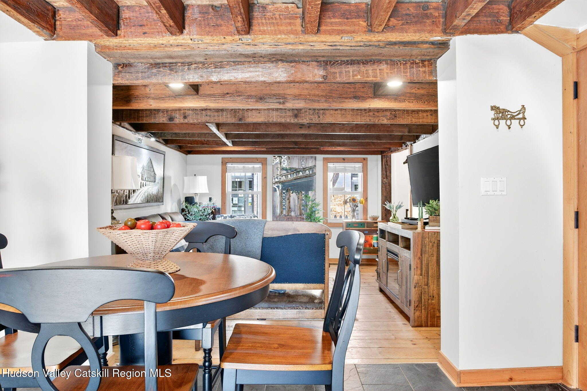 10 Jane Street Saugerties, NY 12477 - Photo 5 of 27 10-jane-st-living-room-2