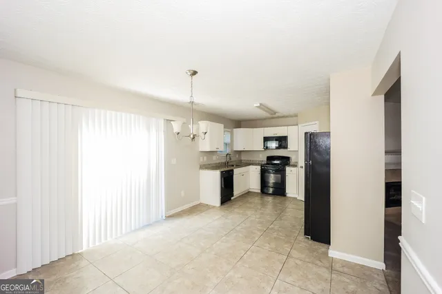 $1,895 | 9510 Lakeview Road, Union City, GA 30291