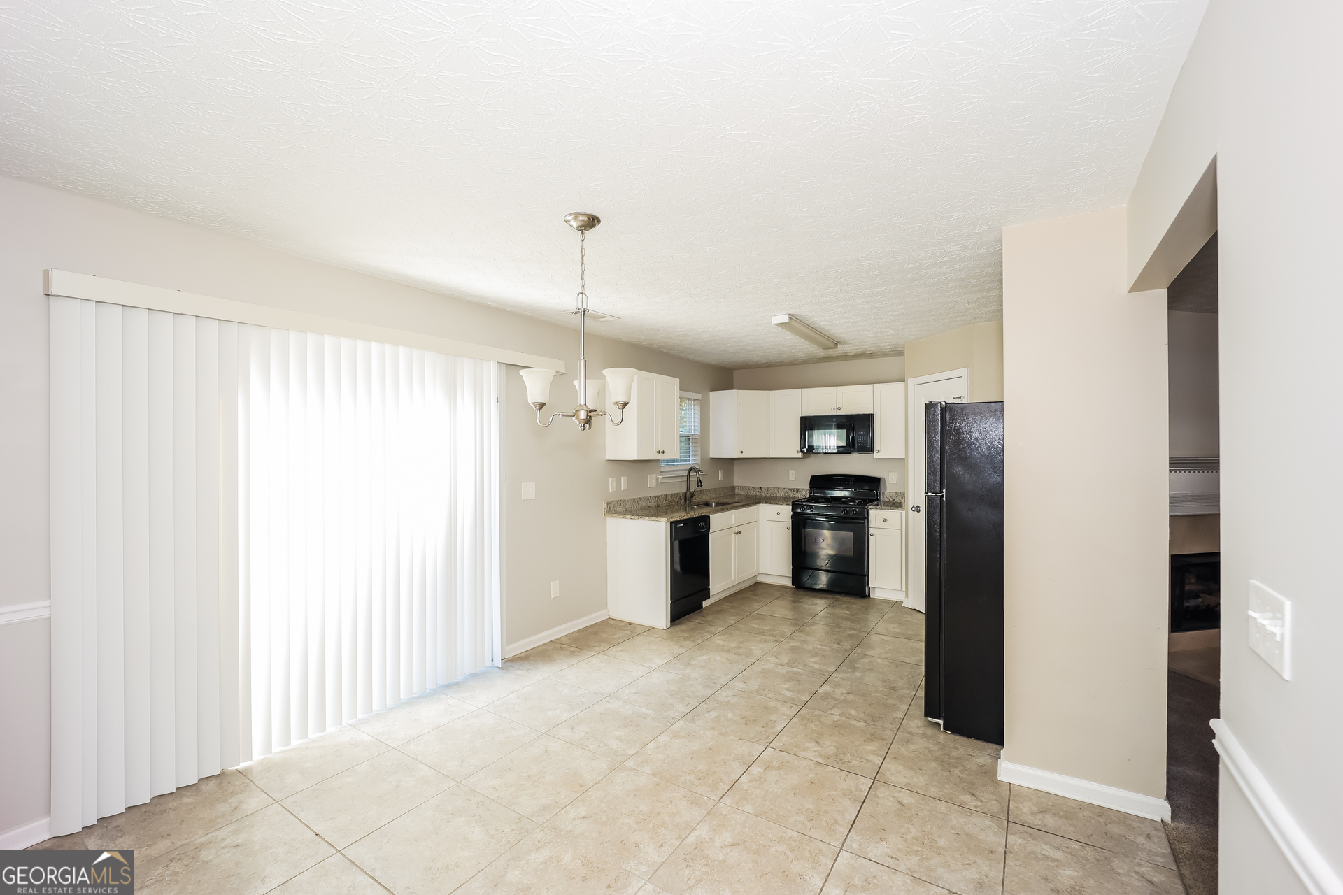 9510 Lakeview Road Union City, GA 30291 - Photo 5 of 17