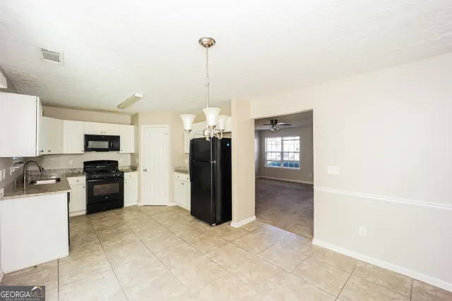 $1,895 | 9510 Lakeview Road, Union City, GA 30291