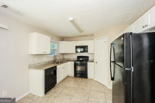 $1,895 | 9510 Lakeview Road, Union City, GA 30291