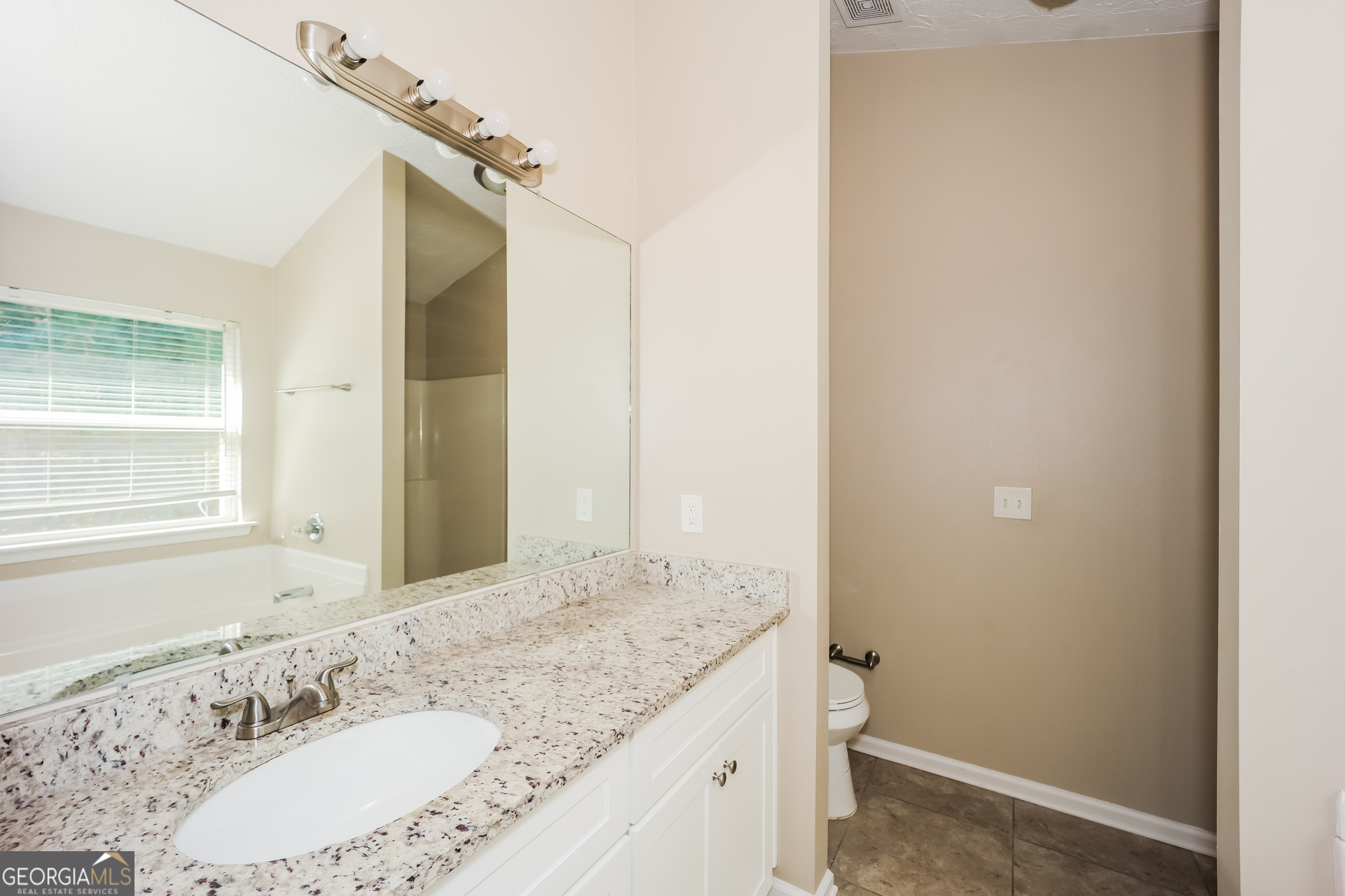 9510 Lakeview Road Union City, GA 30291 - Photo 10 of 17